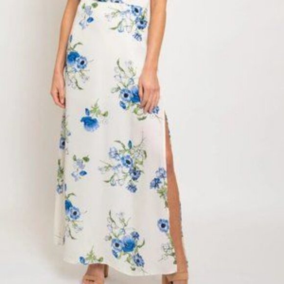 Stunning White & Blue floral Maxi Dress with slit - Picture 4 of 4